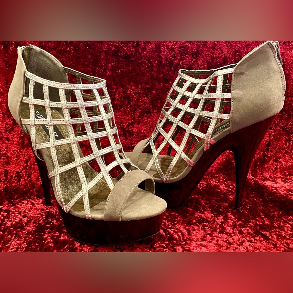 BNIB Fahrenheit HUGO-03 Grey 2 Tone Woven Caged Platform Heel Pump Size 10